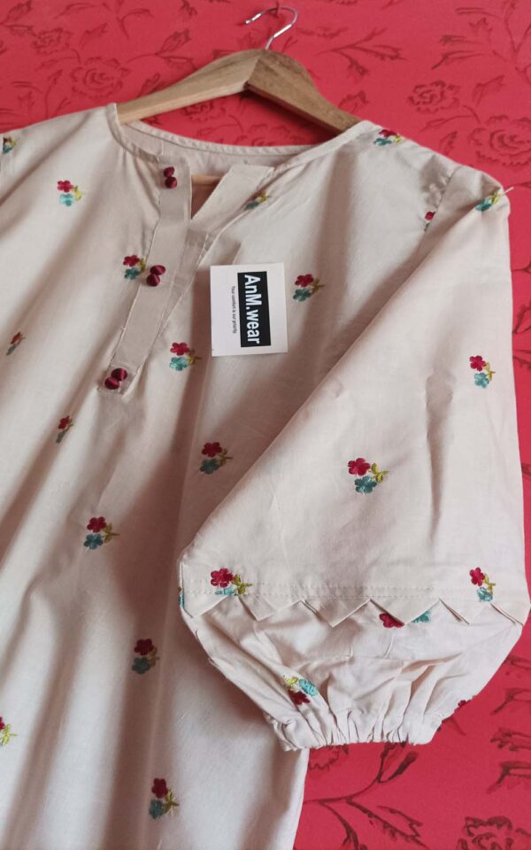 Elegant Embroidered Lawn Kurta Set – AnM Wear - Image 5